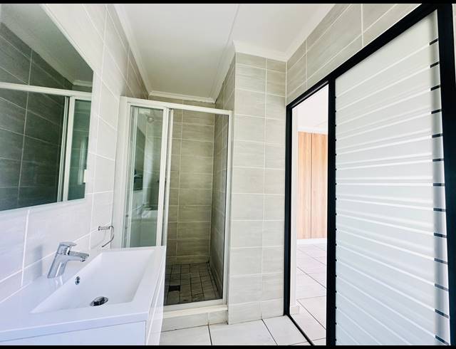 3 BEDROOM APARTMENT TO LET IN WATERFALL